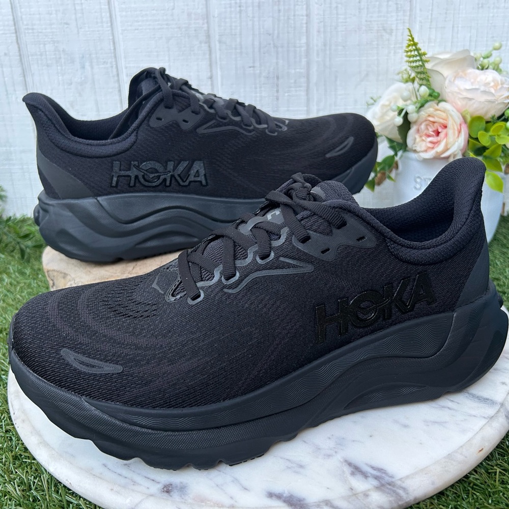 HOKA Arahi 8 women 
Best seller NEW Sz 8.5 D
COLOR: Black / Black - Picture 12 of 16